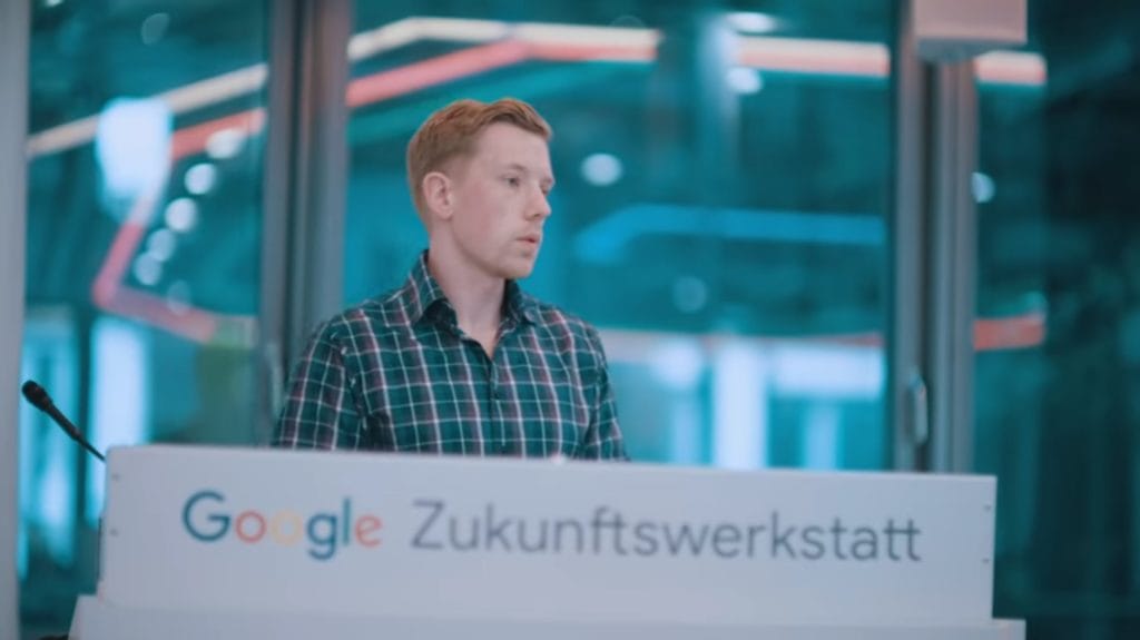 Referent Felix Wenzel bei der Google Zukunftswerkstatt