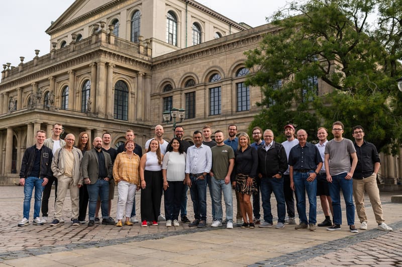 Das ONMA Team vor dem Opernhaus in Hannover